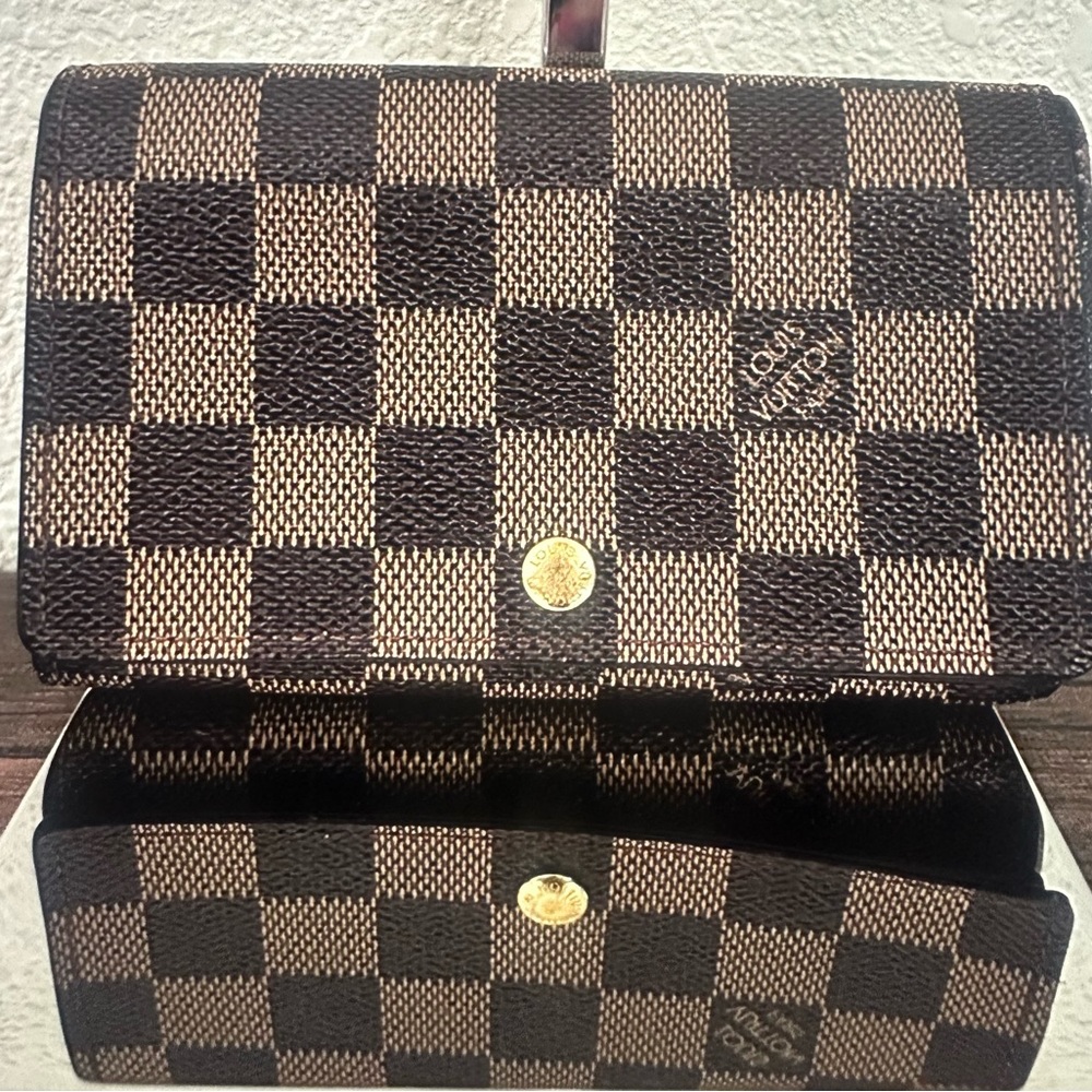 AUTHENTIC LOUIS VUITTON Damier Ebene Wallet
